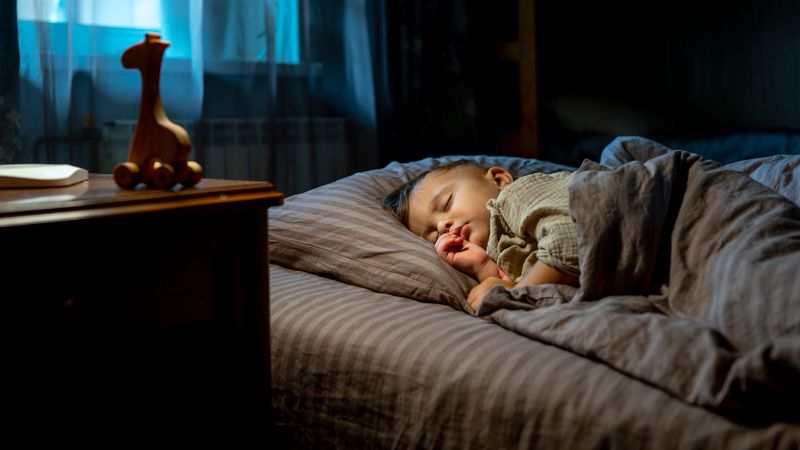 When kids don’t sleep, parents don’t either. Experts share tips for better family sleep