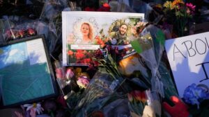 Minnesota sues Trump administration over evidence in shooting deaths of Alex Pretti and Renee Good