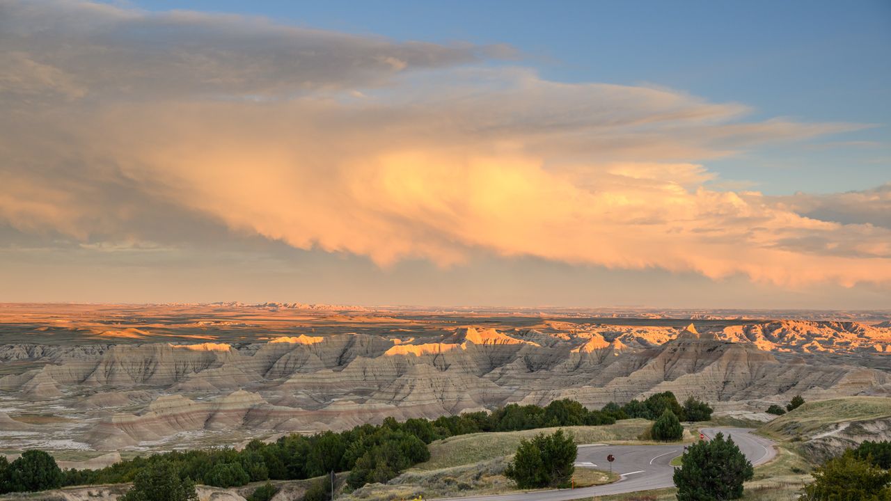 7 Places to Stay Near Badlands National Park for Nature Views, Stargazing, and Wildlife Spotting