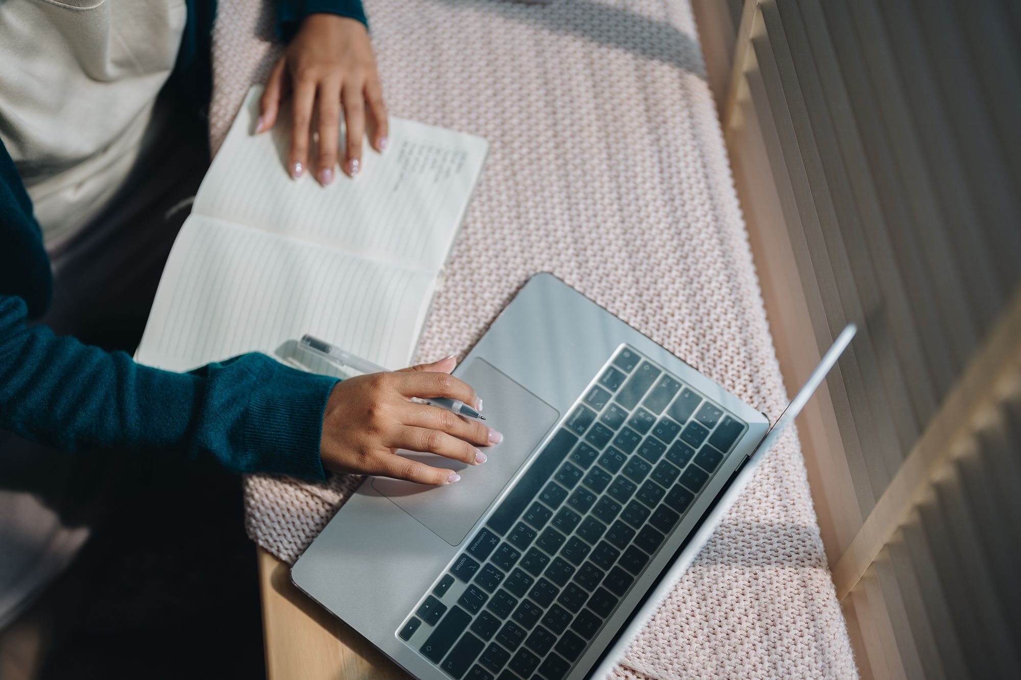 whitebalance.space/E+/Getty Images via CNN NewsourceYoung people struggling to land entry-level jobs and internships may signal the start of a breakdown in the career pipeline.