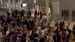 Houston passengers arriving 7-8 hours ahead of flights