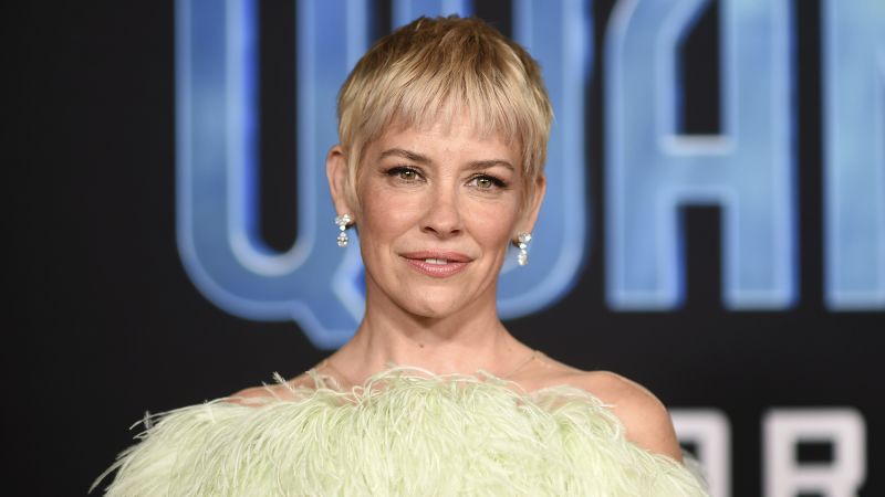 Evangeline Lilly says she has brain damage after hitting her head on rock