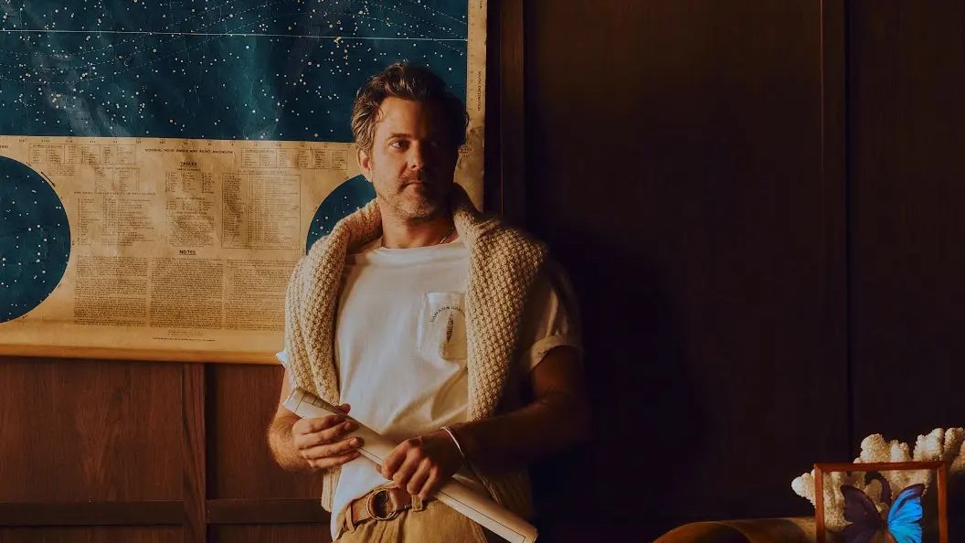 Unpacking With Joshua Jackson: The Pleasures of a Solo Ski Trip to Niseko, Japan