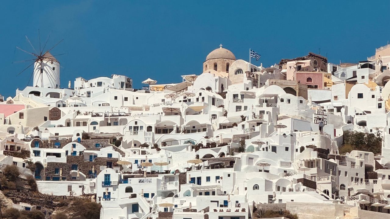 I used this ridiculously simple trick to avoid summer crowds in Santorini (and you can, too)