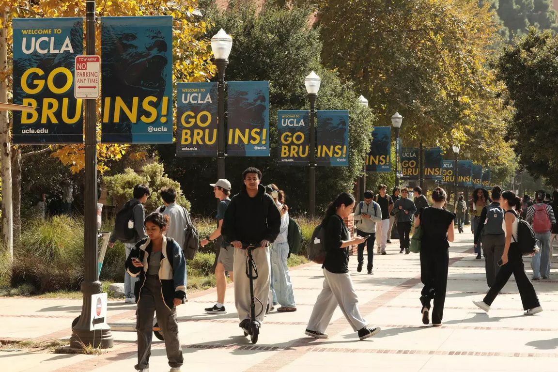 Los Angeles Times owned photo of students on campus