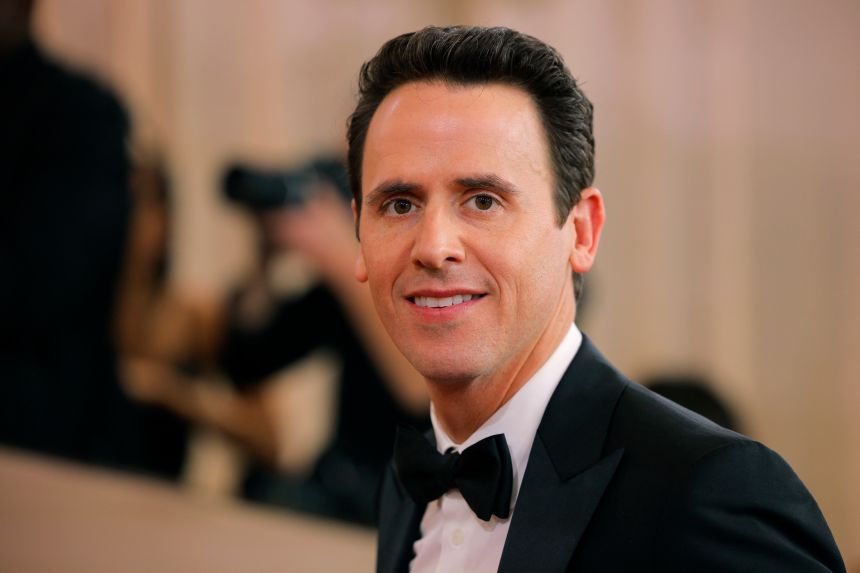 Oz Pearlman poses on the red carpet at the 83rd Annual Golden Globes in Beverly Hills, California, on January 11.