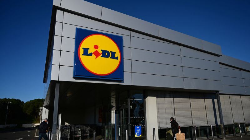 Discount grocery chain Lidl to open its first pub