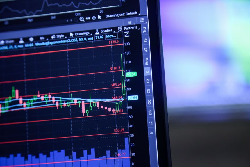 A crude oil futures chart on the floor of the American Stock Exchange (AMEX) at the New York Stock Exchange (NYSE) in New York, on March 20, 2026.