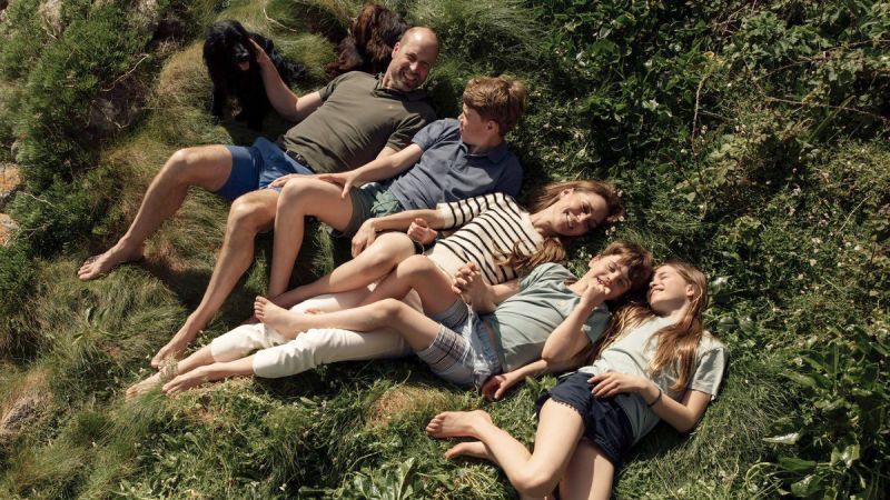 William and Kate share family photo marking 15th wedding anniversary