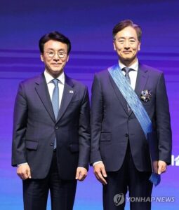 SNU Professor V. Narry Kim and Duke Professor Jungsang Kim Receive Order of Science and Technology Merit