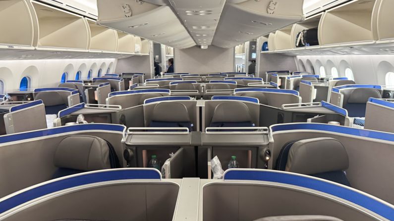 United Airlines Polaris cabin on the Boeing 787-9 Dreamliner