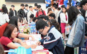 Pioneering in Educating Chinese for Science and Technology
