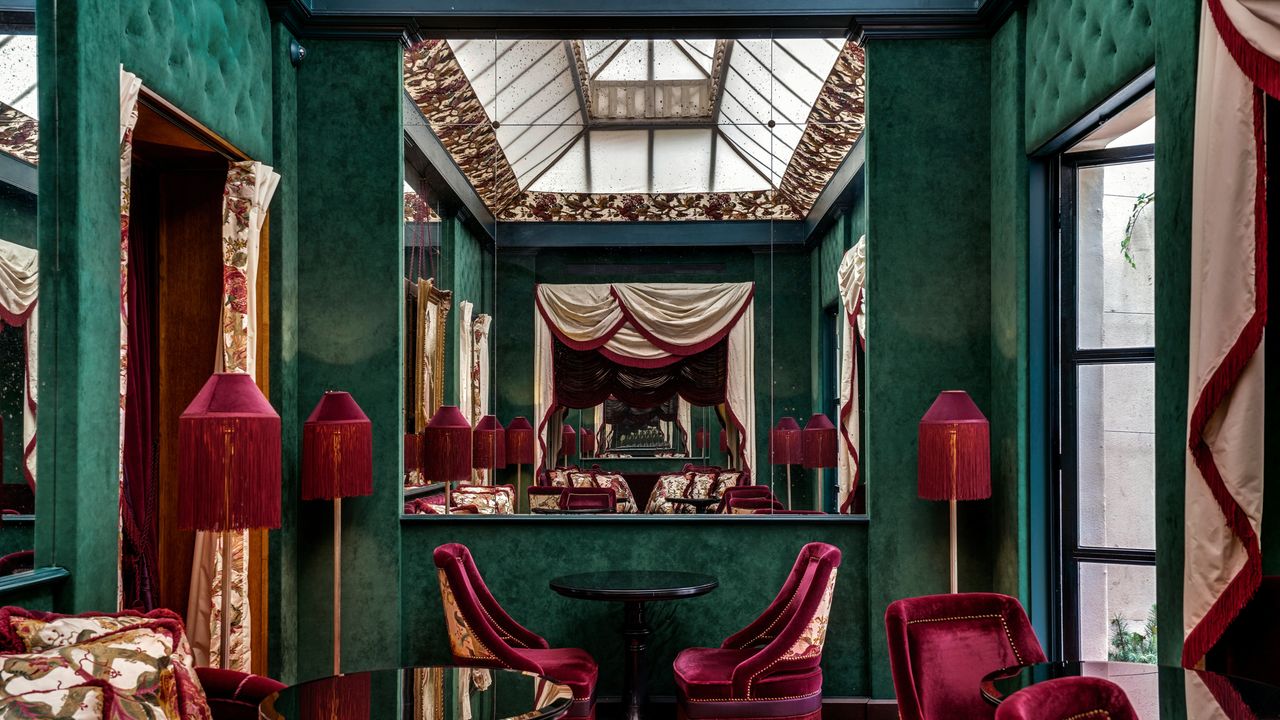 Grab Your Lover—We Found the Most Romantic Hotels in Paris