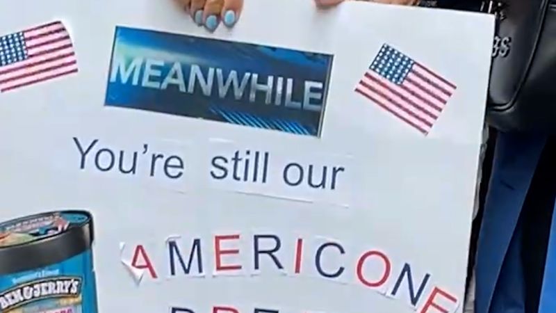 Fans show up for Colbert’s last show