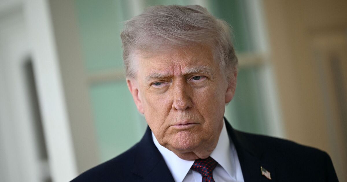 CNN analyst halts show as Republicans turn on Donald Trump - TV - Entertainment