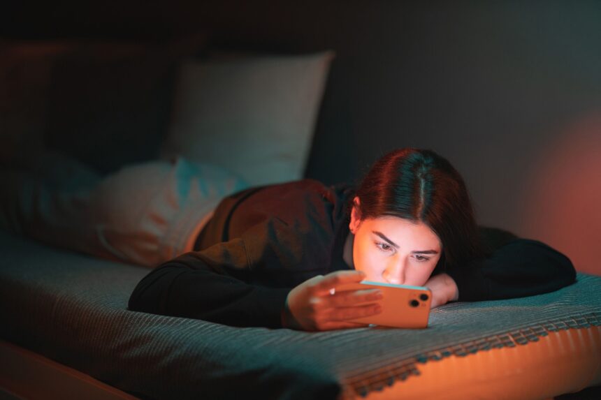 Teens need to press pause on late-night doomscrolling