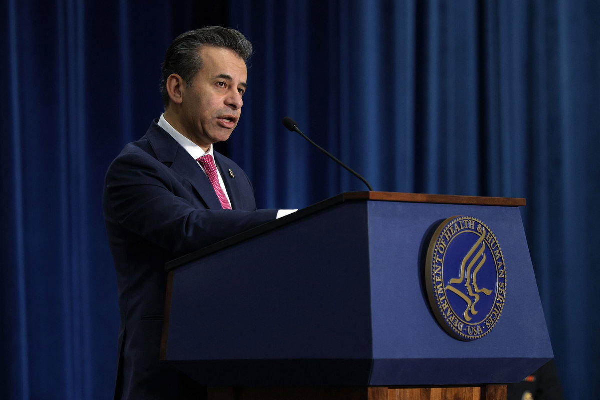 Trump has signed off on ousting FDA chief, senior official says