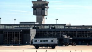US-bound flights with passengers who were in Ebola-affected region must land at Dulles airport for health screening