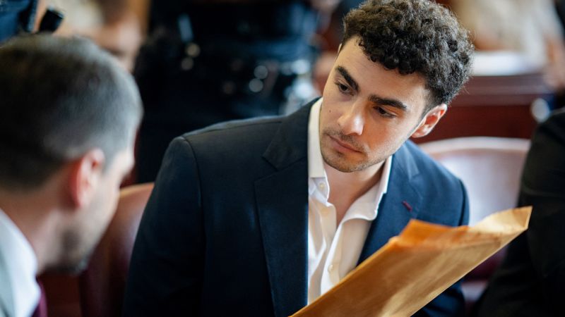 Luigi Mangione’s attorneys discussed plea deal with prosecutors in federal case, source says