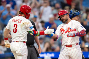Kyle Schwarber launches 3 homers, including 2 in 3rd inning, while Bryce Harper completes cycle in 5th as Phillies romp Mets