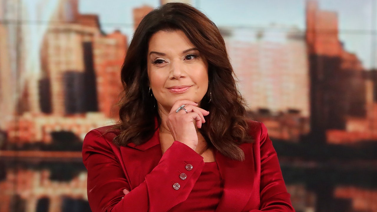 Ana Navarro rages at Trump aide on CNN over feuding with journalists