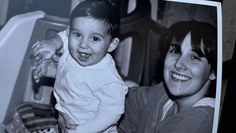 Artist finds talk show host’s family photos at a flea market - CNN