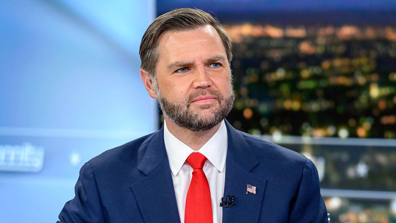 Jonah Goldberg accuses JD Vance of fighting 'straw man' on CNN panel