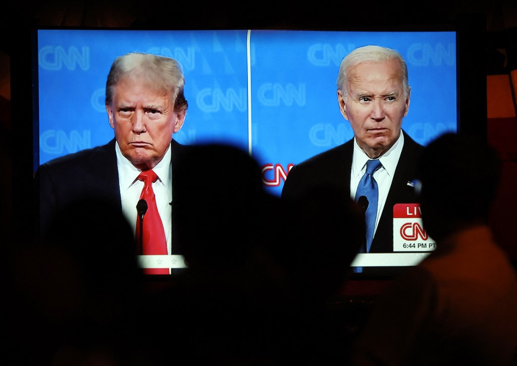 People watch the CNN presidential debate between US President Joe Biden and Republican presidential candidate former President Donald Trump at a debate watch party at The Continental Club on June 27, 2024 in Los Angeles, California.