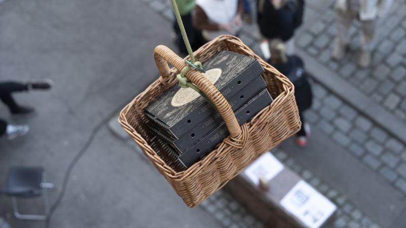 A Norwegian man has turned his Oslo balcony into a viral pizza spot