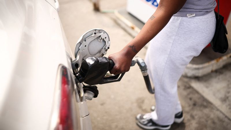 US gas price drops below $4