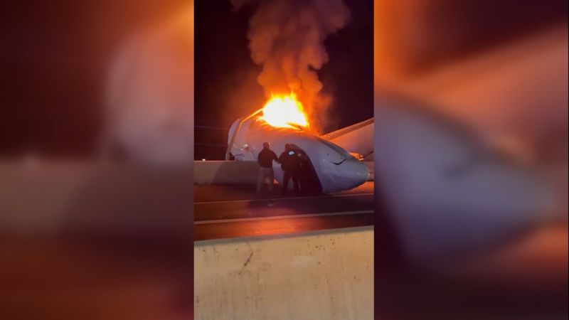 Laredo, Texas plane crash: Bystanders rush to rescue passengers from wreckage on highway