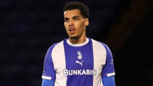 Oldham defender Leake joins Colchester