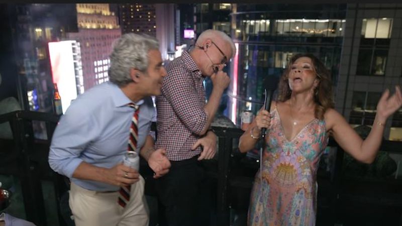 Cheri Oteri cracks up Andy and Anderson as a Taylor Swift wedding guest - CNN