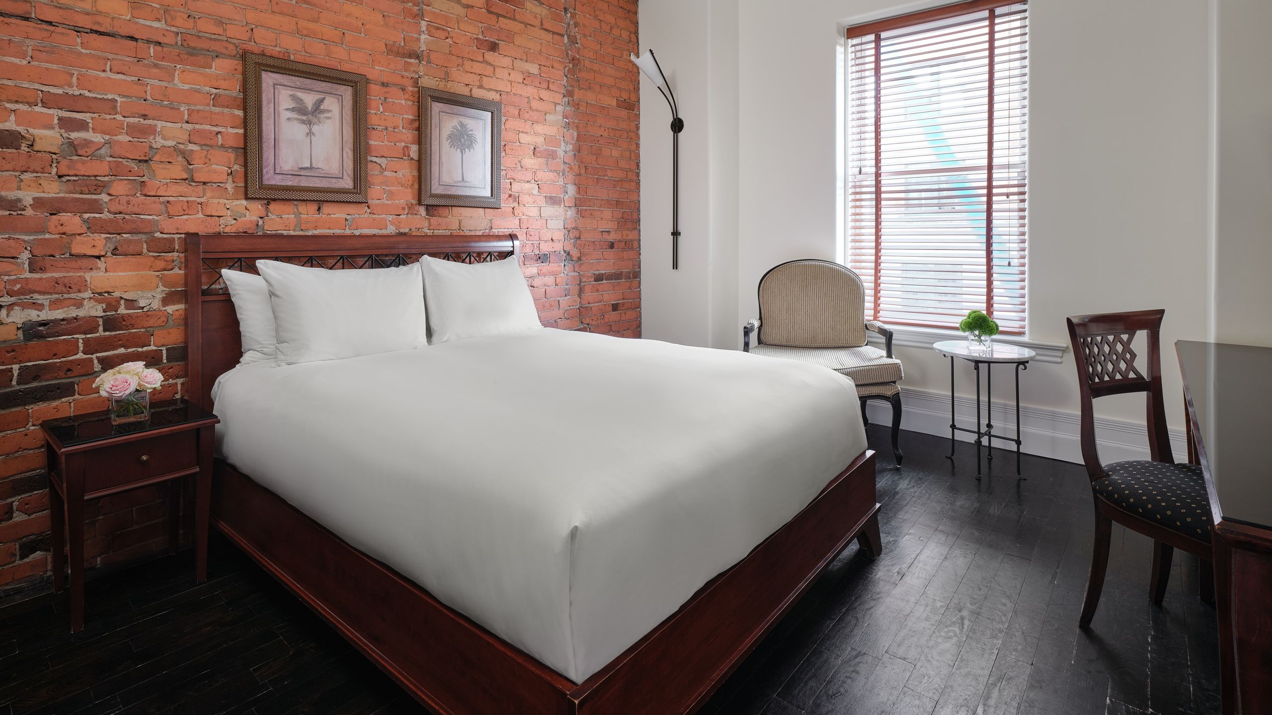 Le Place d'Armes Hôtel & Suites, Montréal, Québec, Canada - Hotel Review