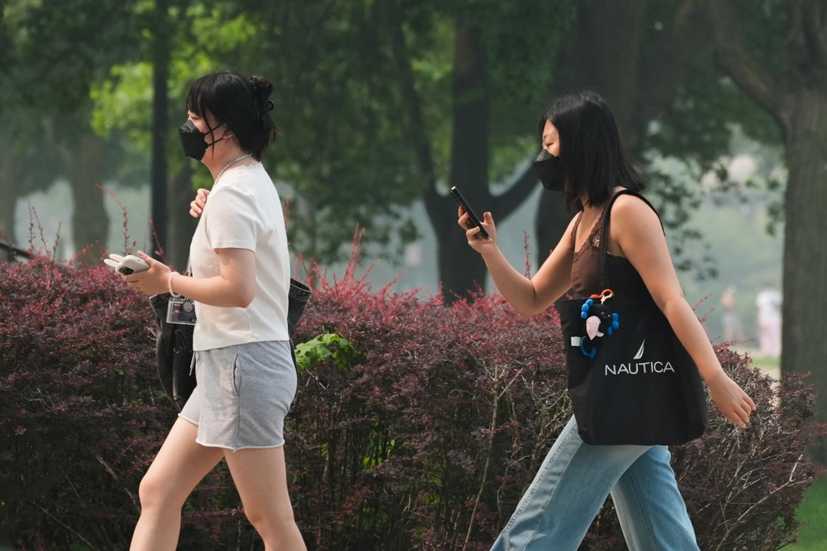 How you can minimize the health risks of wildfire smoke