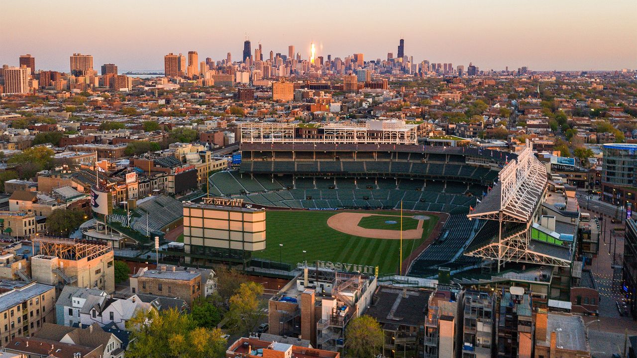 A Local's Guide on Where to Stay Near Chicago's Wrigley Field