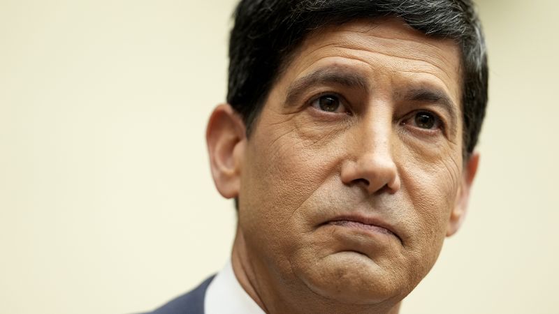 Elizabeth Warren blasts Kevin Warsh, saying he ‘seems to invite corruption’
