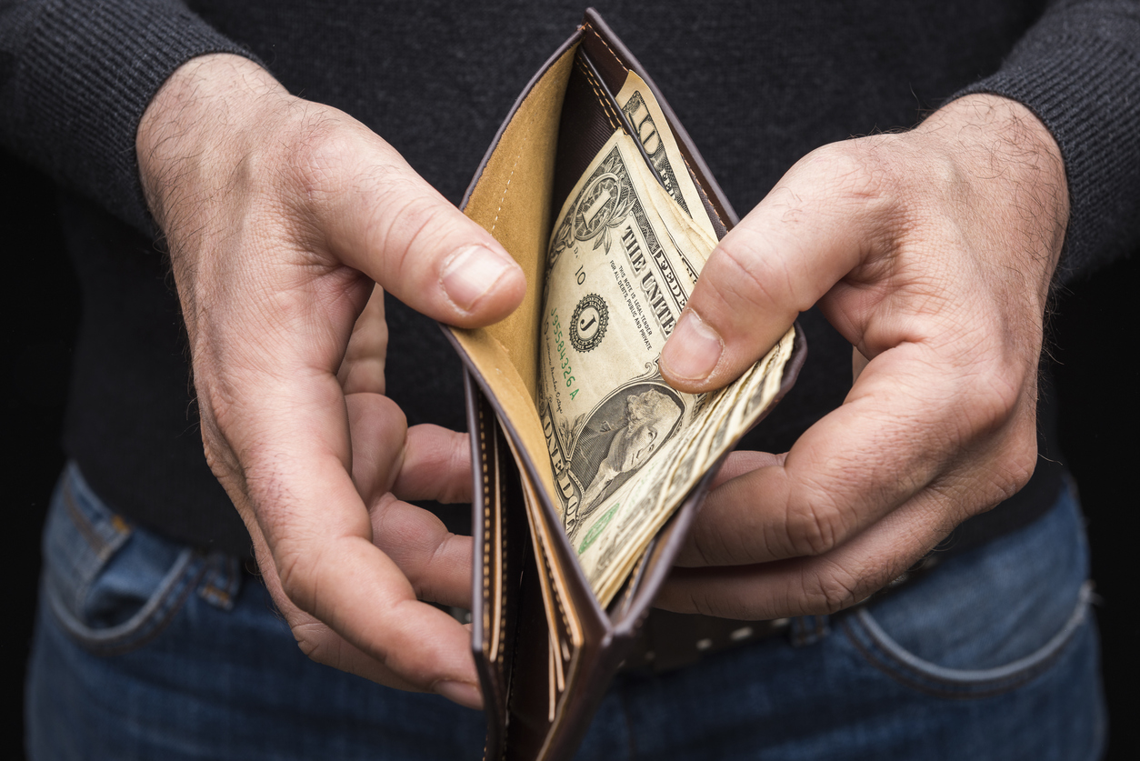 Economic pessimism deepens ahead of midterms as affordability pressures persist, CNBC survey finds