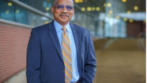 Roderick Lee receives Sloan Higher Education Professional of the Year Award